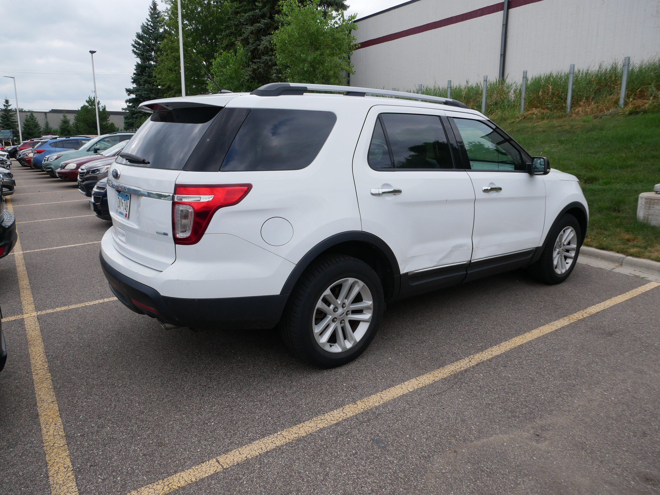 Used 2013 Ford Explorer XLT AWD/4WD image 3