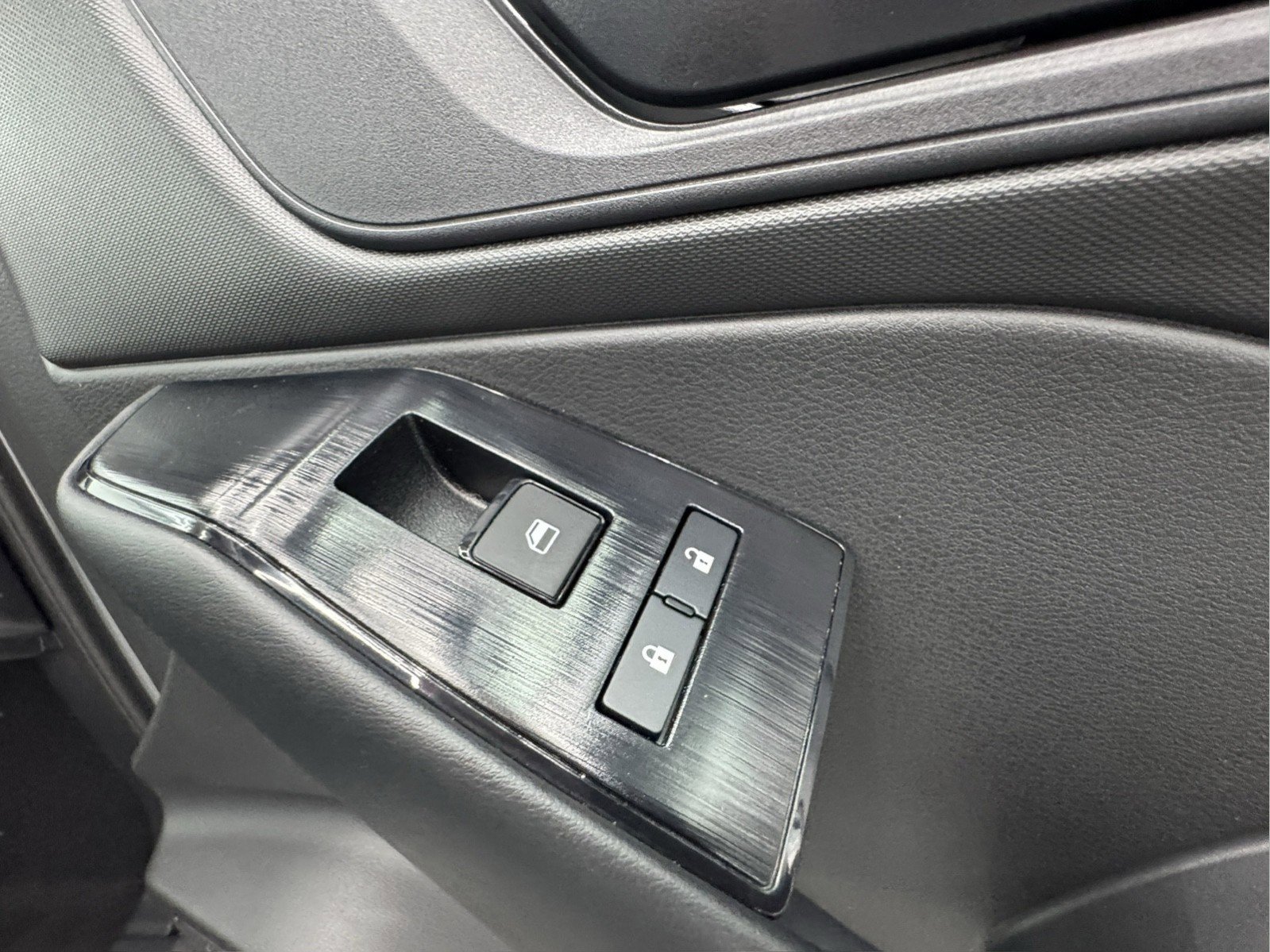 Used 2024 Nissan Rogue S AWD/4WD image 52