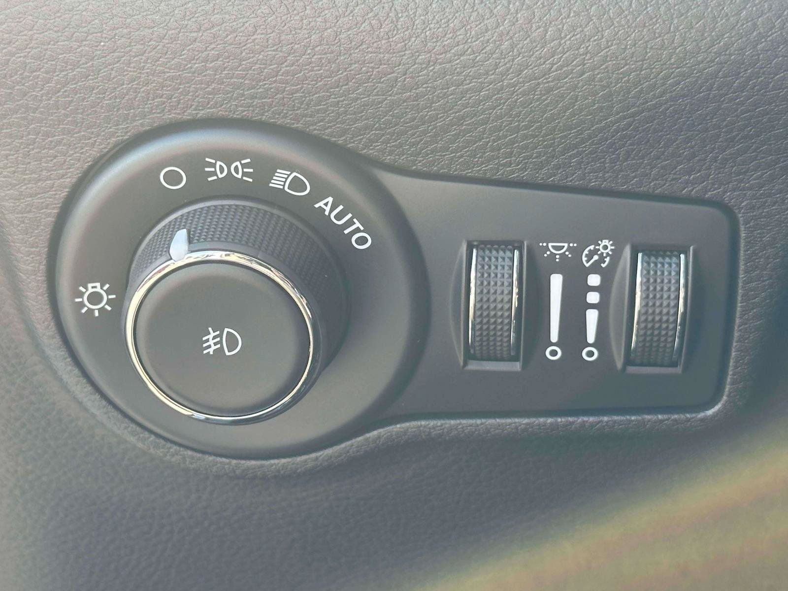 Used 2023 Jeep Compass Limited w/ Elite Group AWD/4WD image 19