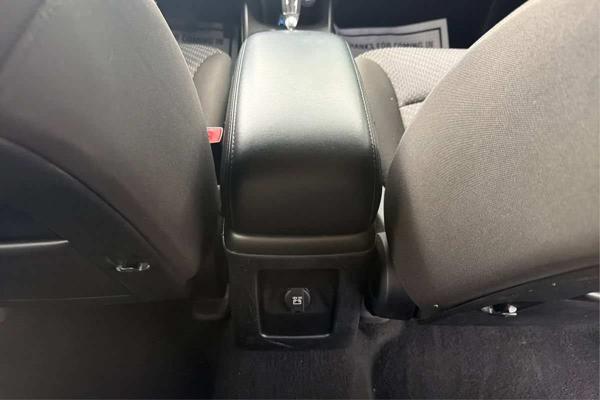 Used 2020 Dodge Journey SE w/ SE Popular Equipment Group FWD image 19