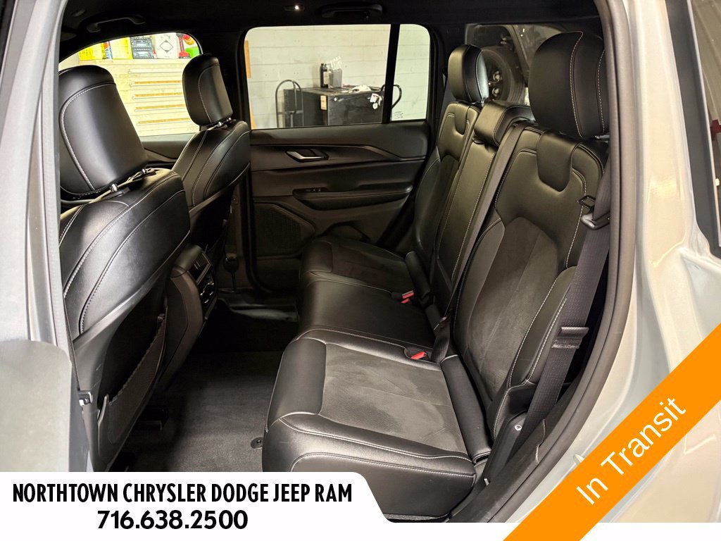 Used 2023 Jeep Grand Cherokee Altitude AWD/4WD image 25