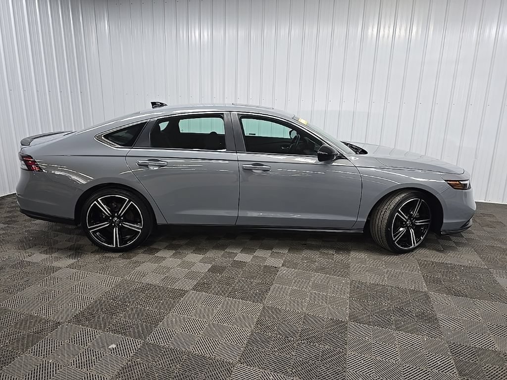 Used 2023 Honda Accord Sport image 2