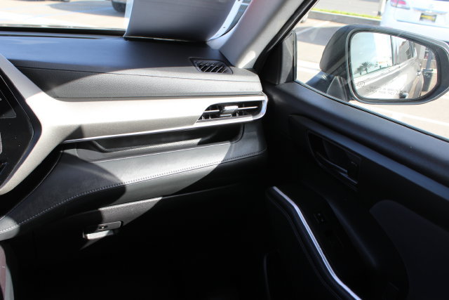 Used 2022 Toyota Highlander LE FWD image 44