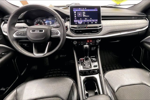 Used 2024 Jeep Compass Latitude w/ Altitude Special Edition AWD/4WD image 15