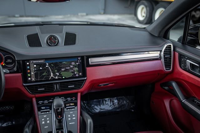 Used 2022 Porsche Cayenne Platinum Edition image 33