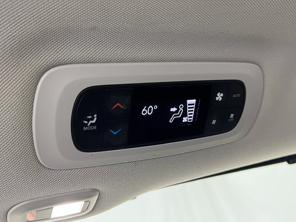 Used 2021 Chrysler Pacifica Limited FWD image 29