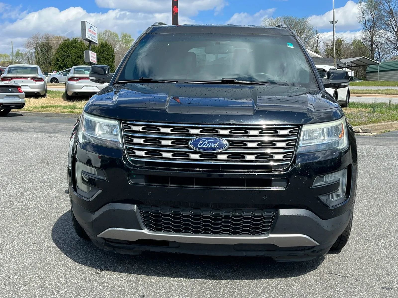 Used 2017 Ford Explorer XLT w/ Equipment Group 201A FWD image 1