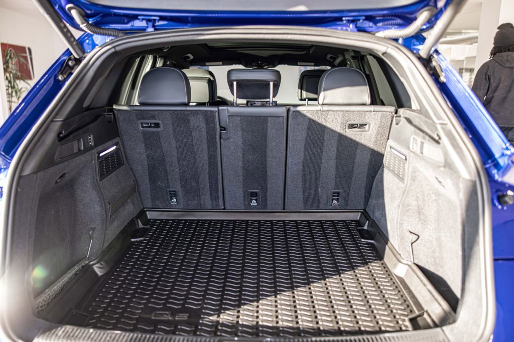 Used 2025 Audi SQ5 Premium Plus w/ Premium Plus Package image 17