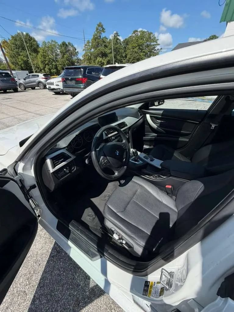 Used 2018 BMW 320i xDrive Sedan w/ Convenience Package AWD/4WD image 9