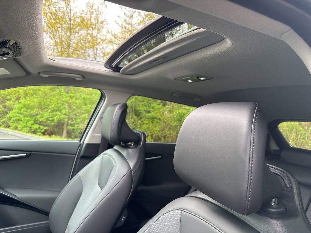 Used 2025 Kia Niro EX Touring FWD image 47