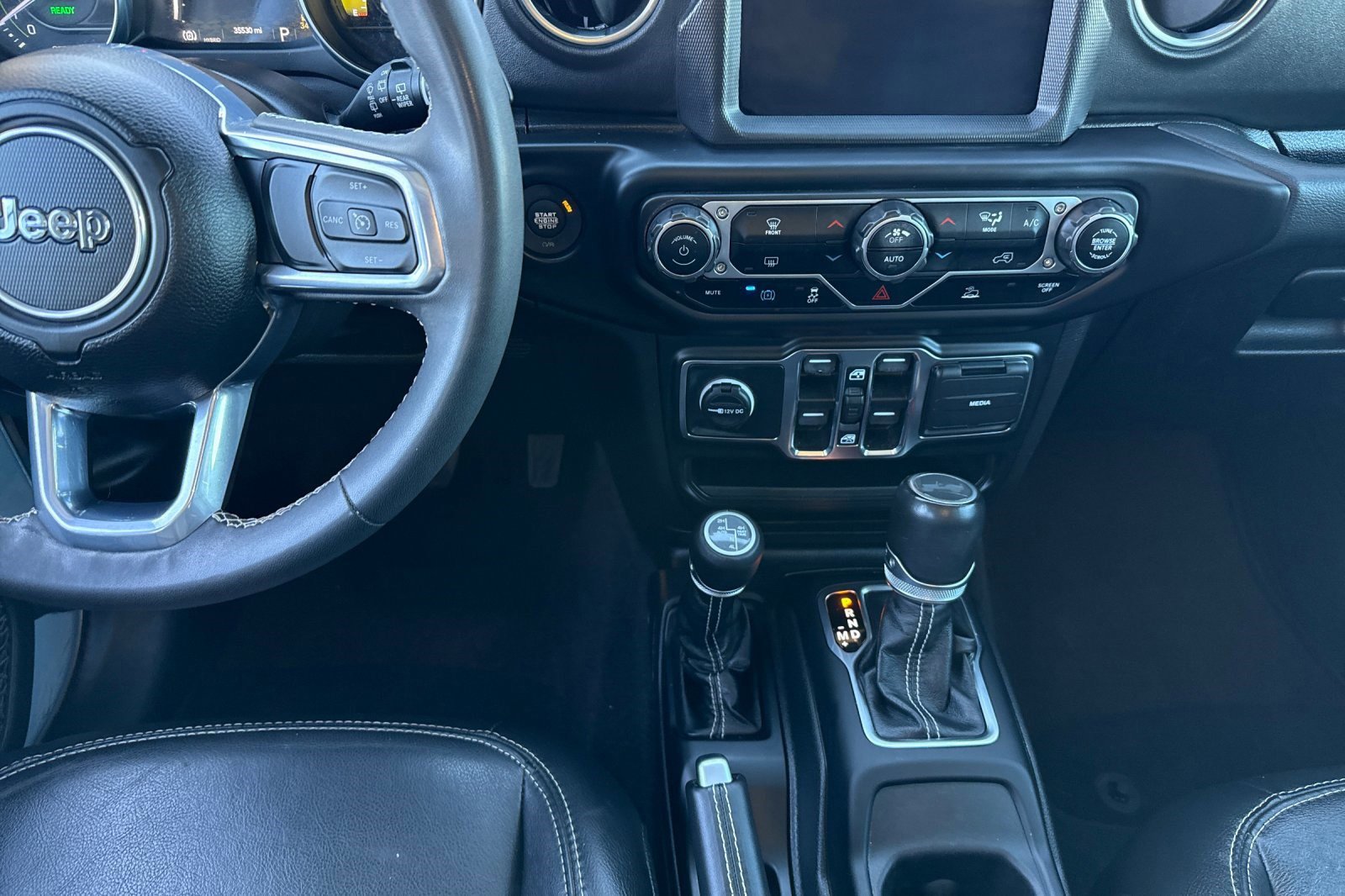 Used 2023 Jeep Wrangler Sahara image 29