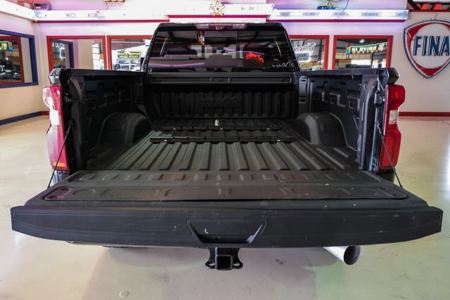 Used 2022 Chevrolet Silverado 3500 High Country w/ Technology Package AWD/4WD image 8