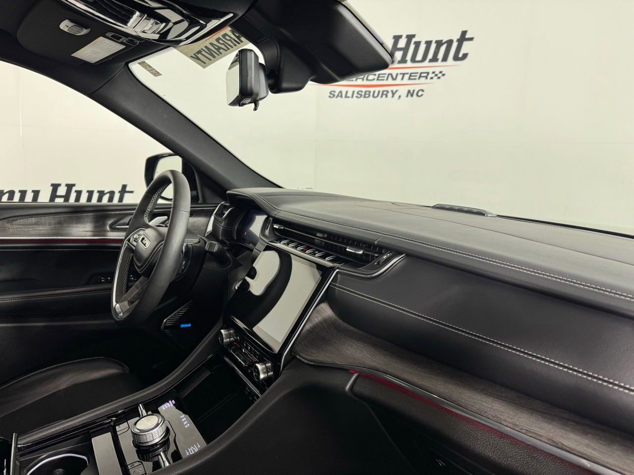 Used 2024 Jeep Grand Cherokee Overland w/ Luxury Tech Group IV image 35