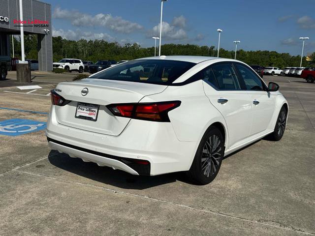 Used 2025 Nissan Altima 2.5 SV FWD image 14