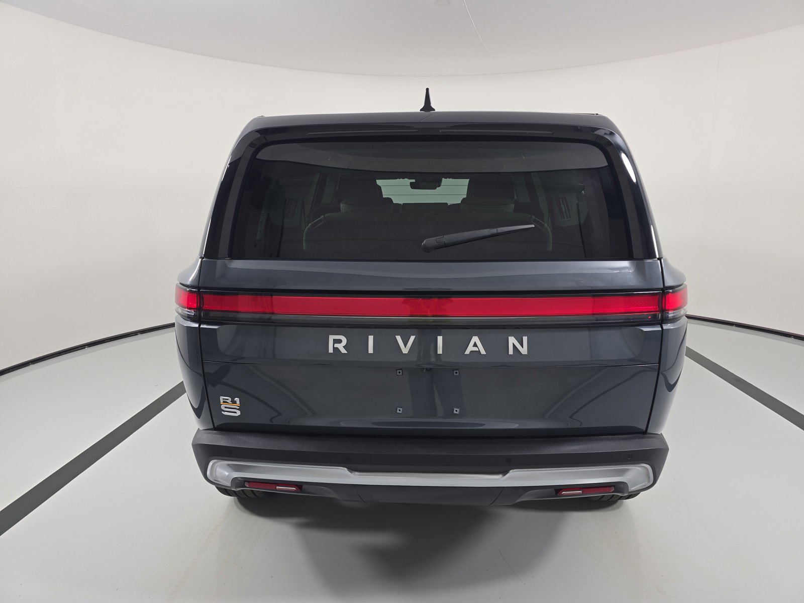 Used 2024 Rivian R1S Adventure AWD/4WD image 4