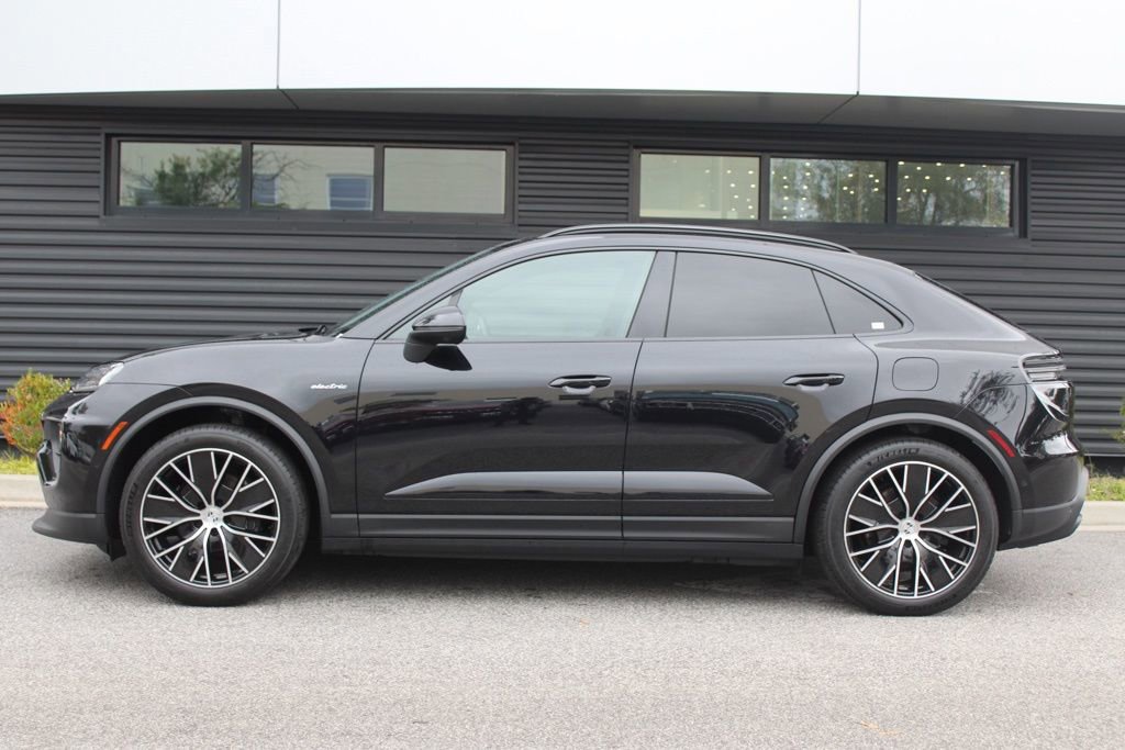 Certified 2025 Porsche Macan Electric RWD image 2