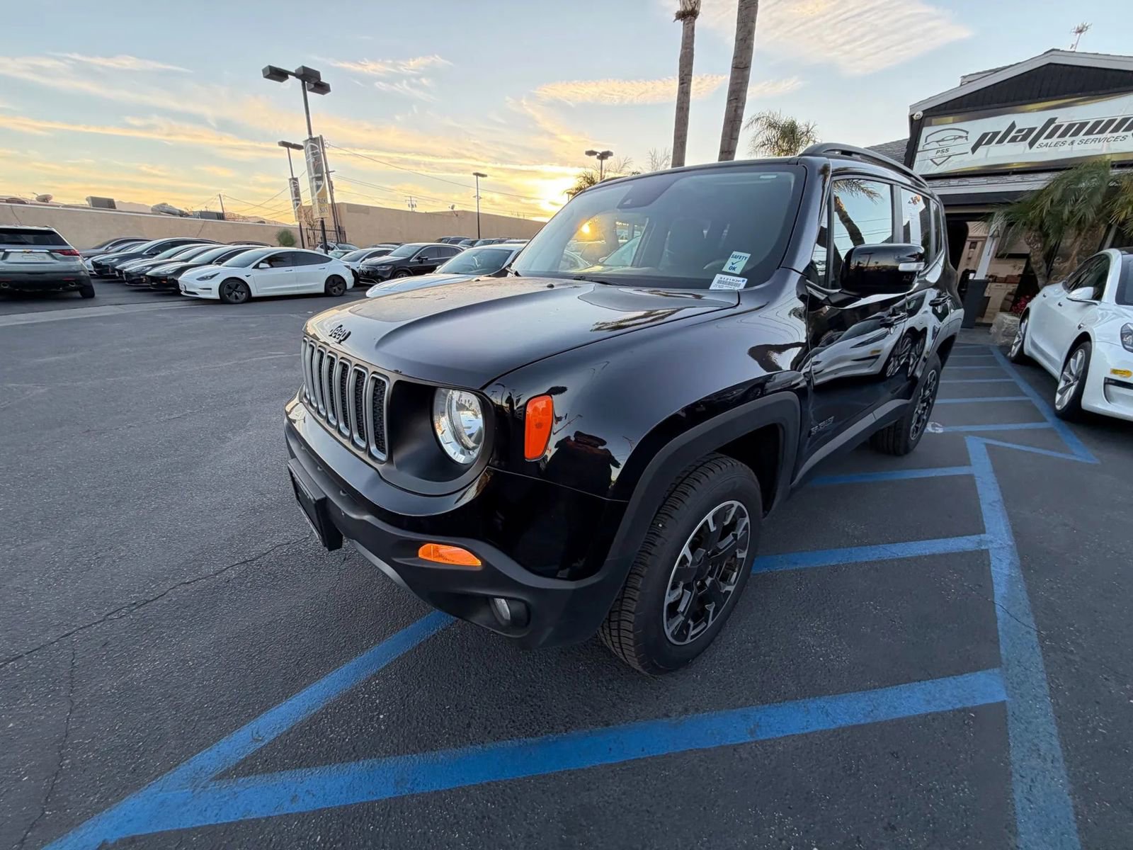 Used 2023 Jeep Renegade Latitude image 3
