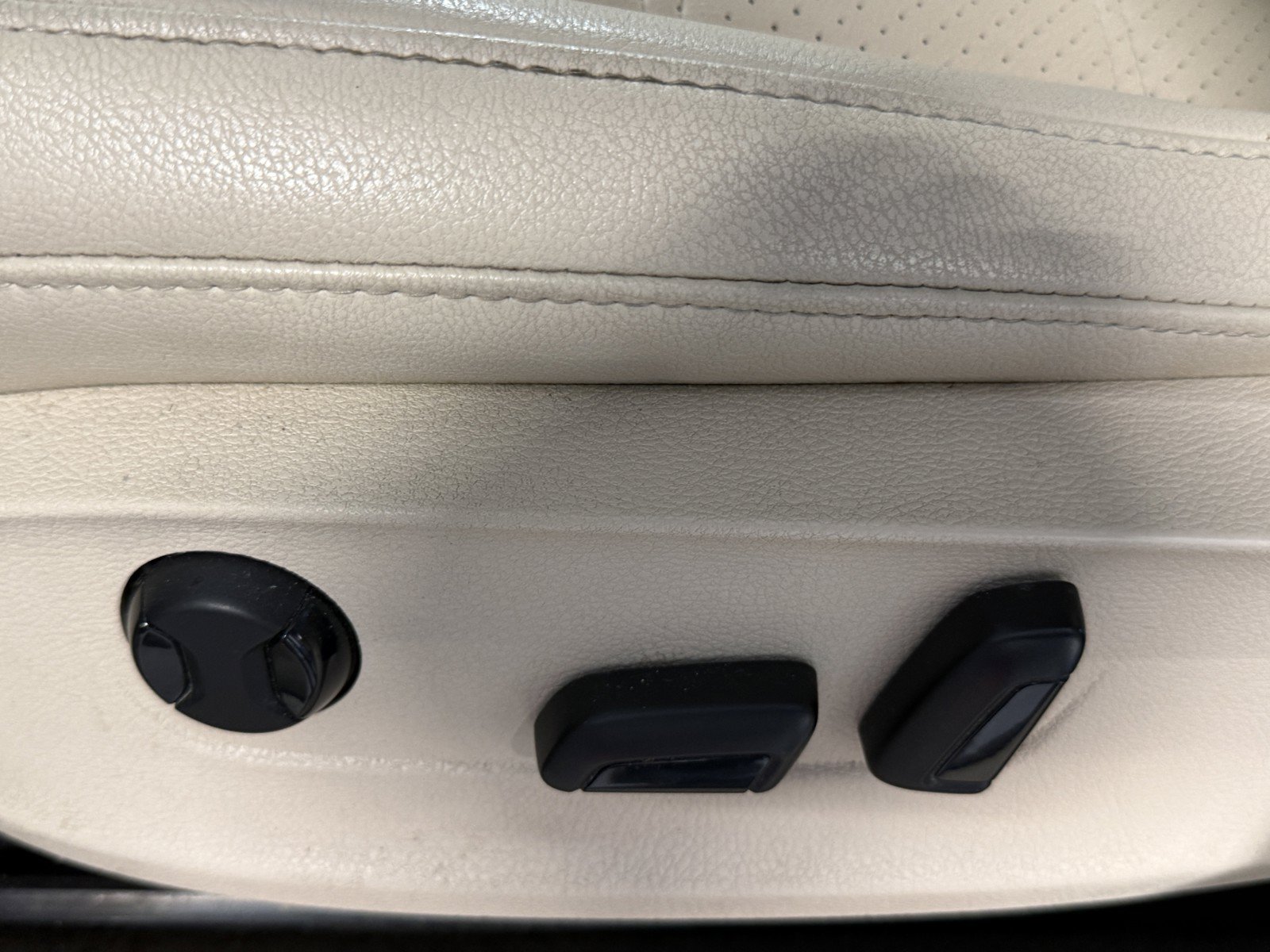 Used 2014 Volkswagen Passat TDI SE FWD image 20