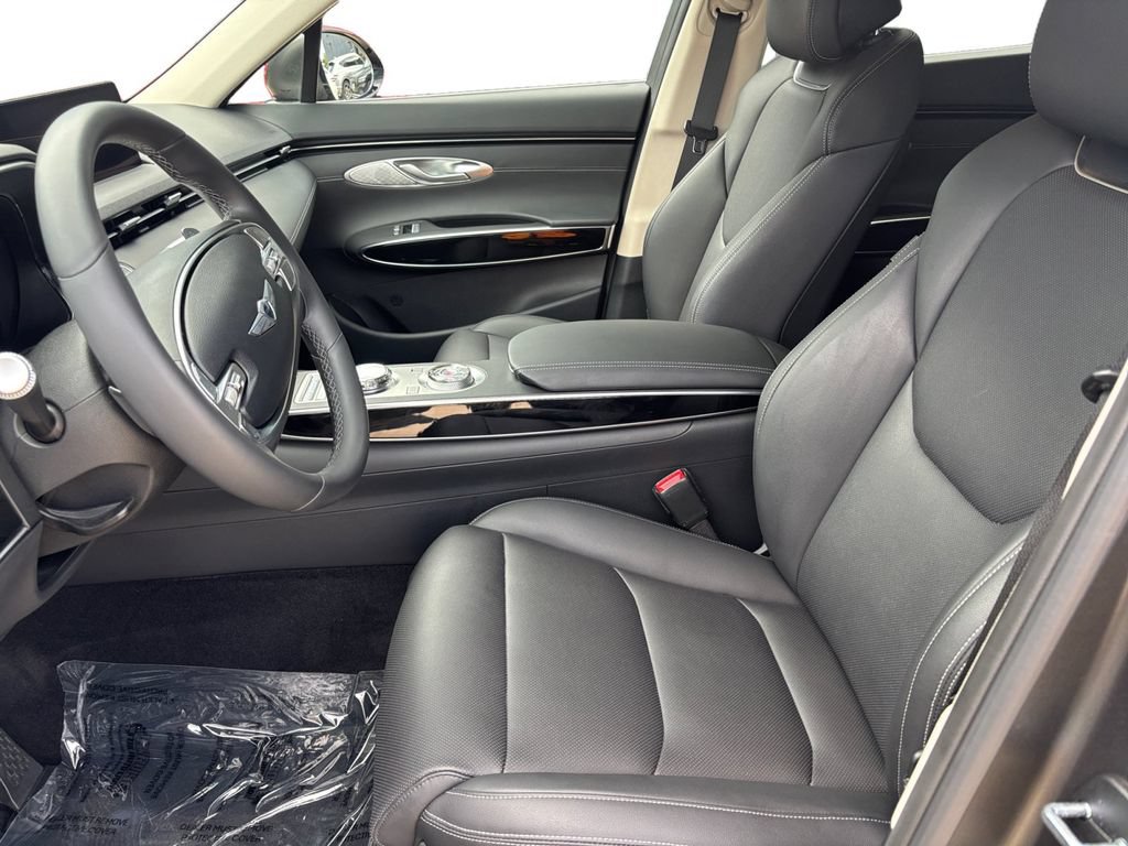 Used 2025 Genesis GV70 2.5T AWD/4WD image 9