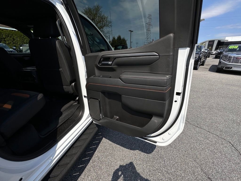 Used 2023 GMC Sierra 1500 AT4 w/ Technology Package AWD/4WD image 18