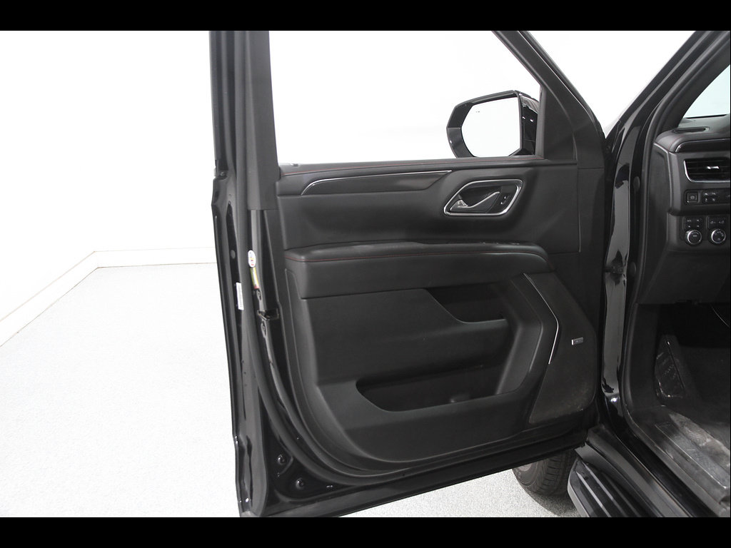 Used 2022 Chevrolet Suburban RST w/ Luxury Package AWD/4WD image 4