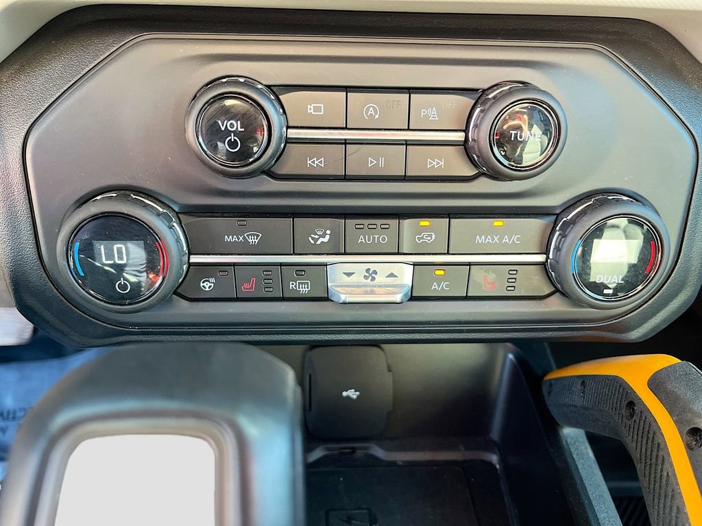 Used 2023 Ford Bronco Badlands image 16