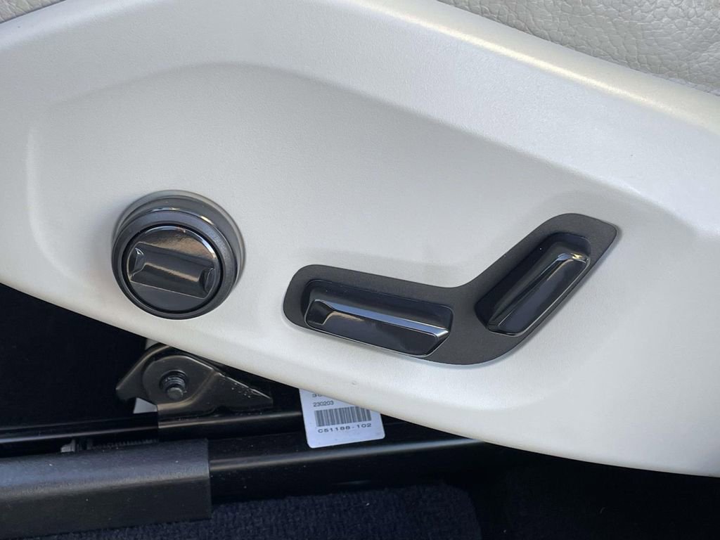 Used 2023 Volvo XC60 B5 Core image 7