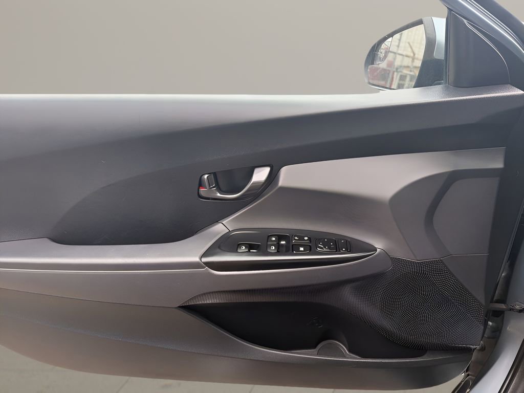 Used 2019 Hyundai Veloster 2.0 FWD image 14