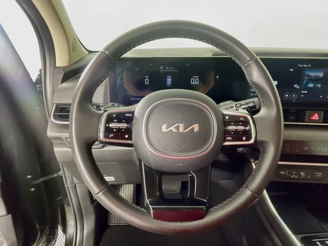 Used 2025 Kia Carnival EX FWD image 12