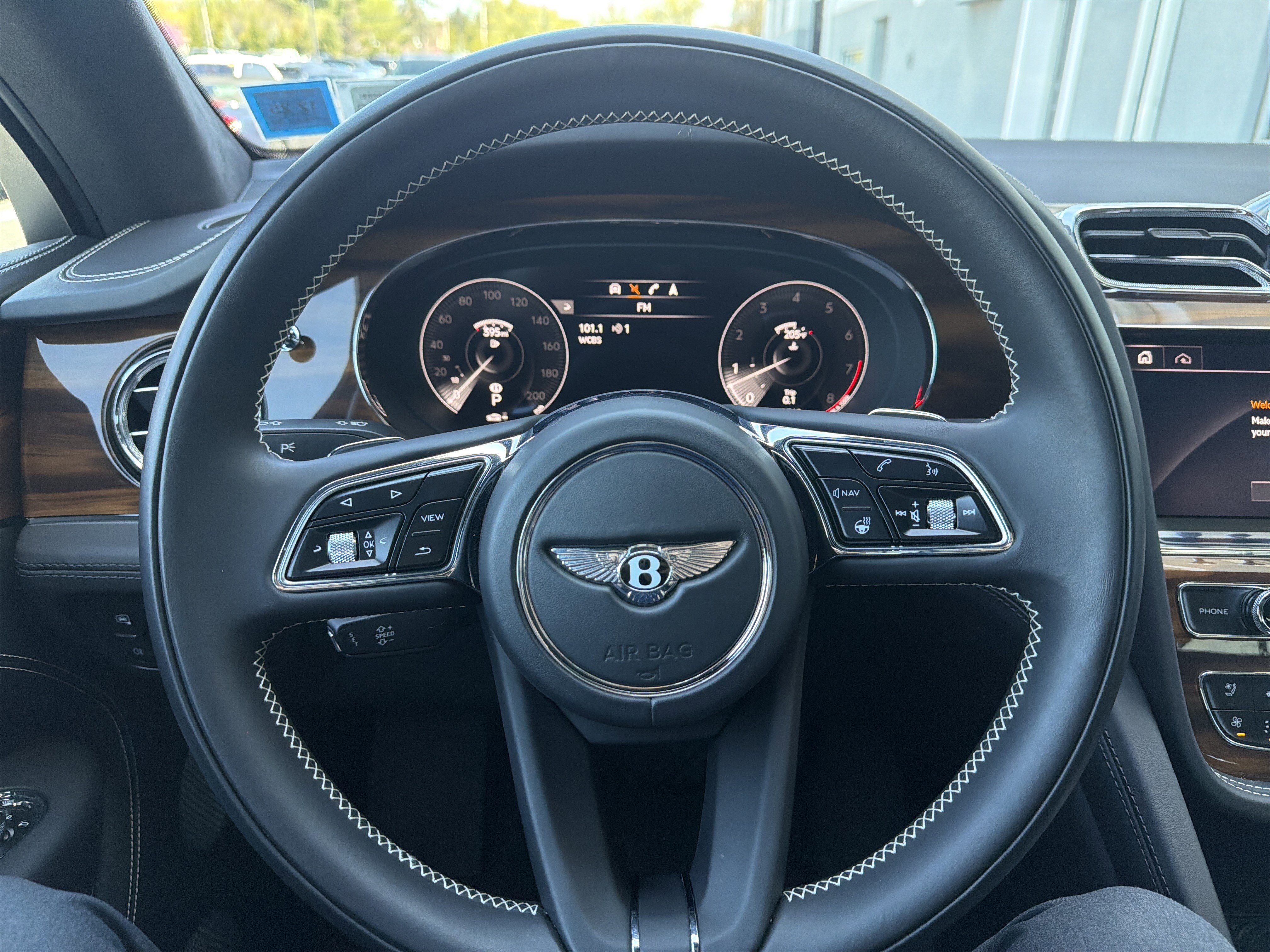 Used 2021 Bentley Bentayga AWD/4WD image 18