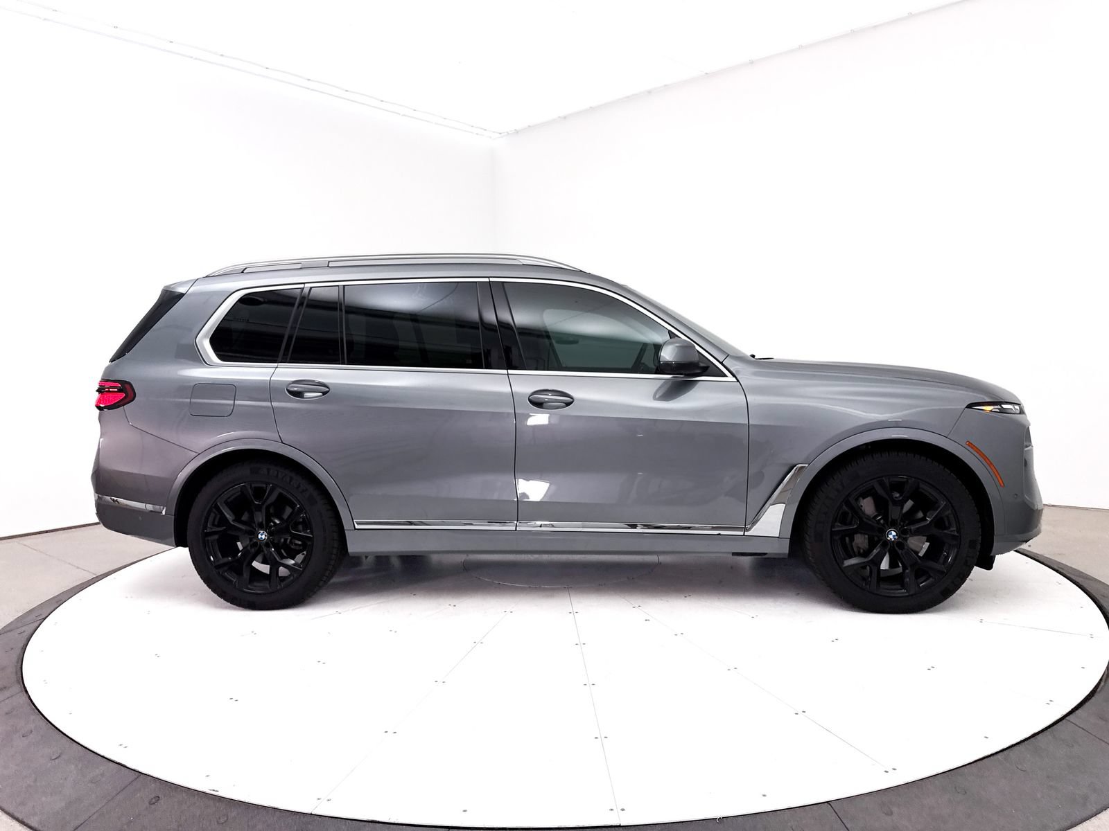 Used 2024 BMW X7 xDrive40i w/ Premium Package AWD/4WD image 42