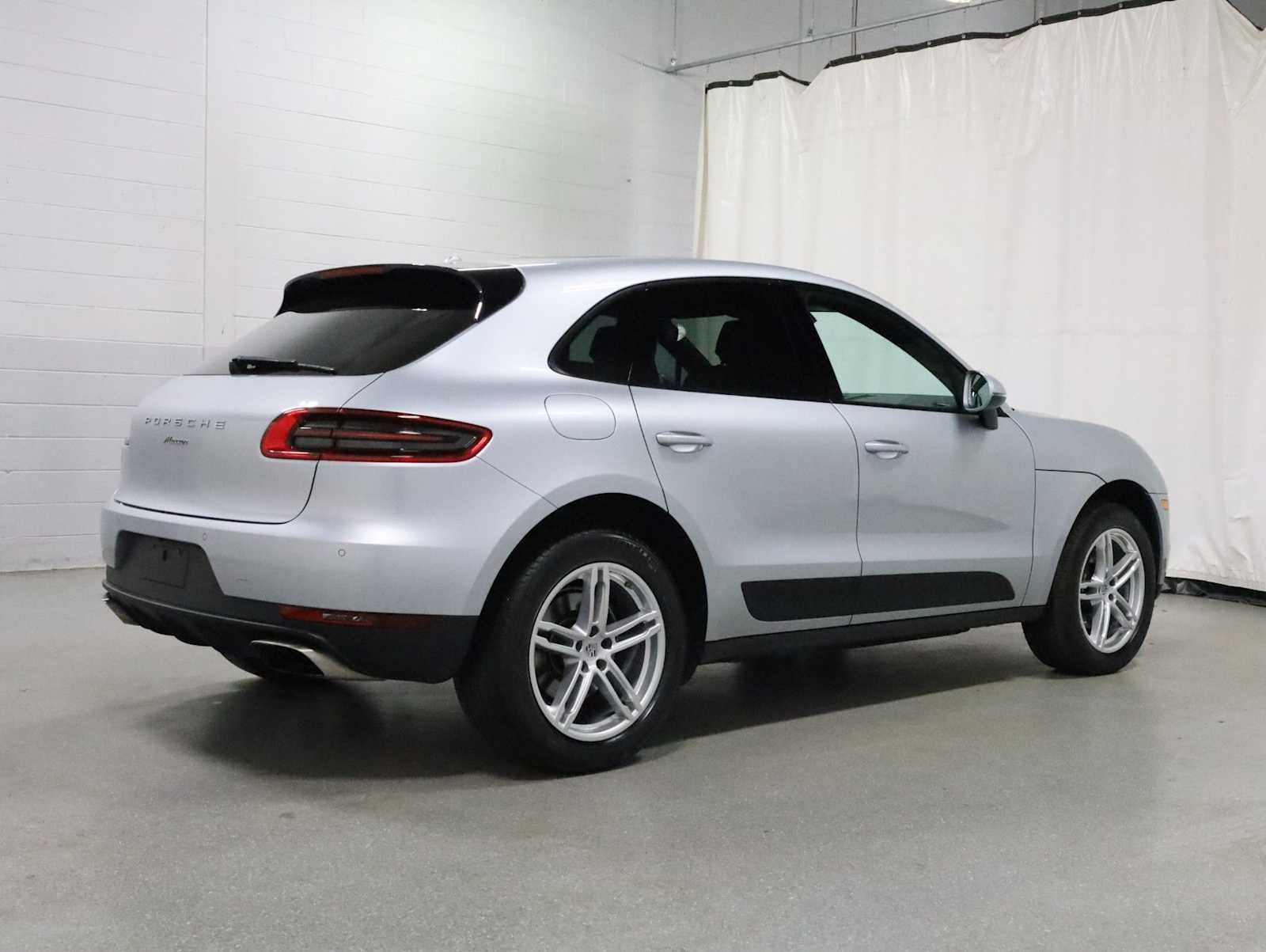 Used 2018 Porsche Macan AWD/4WD image 9