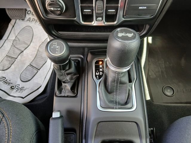 New 2025 Jeep Wrangler Unlimited Sahara w/ Technology Group AWD/4WD image 27