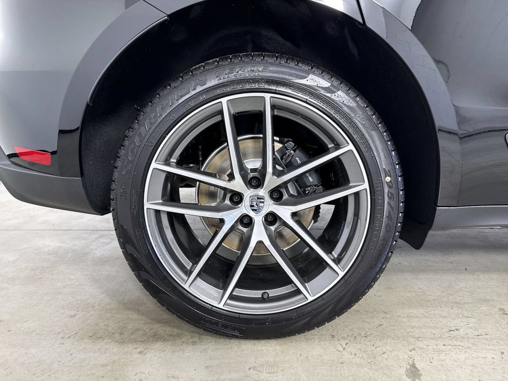 New 2026 Porsche Macan AWD/4WD image 16