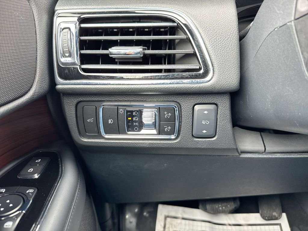Used 2023 Lincoln Navigator Reserve AWD/4WD image 18