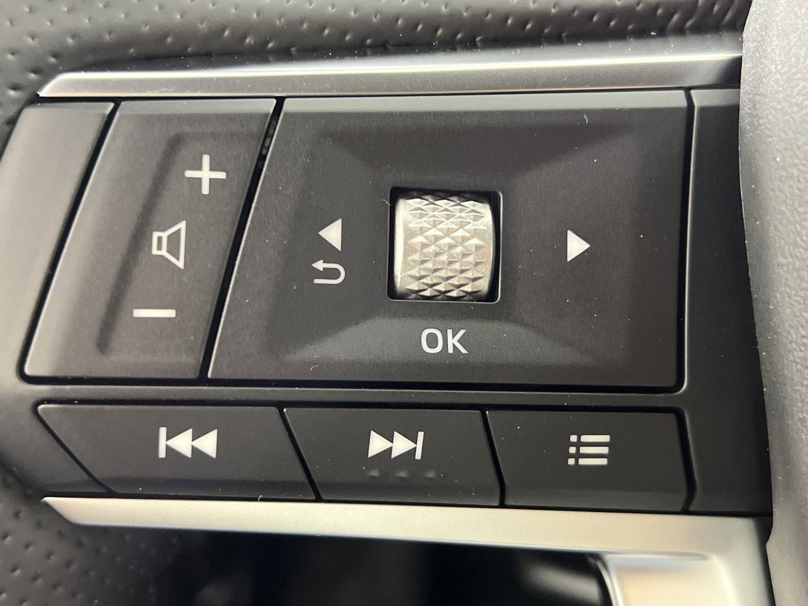 New 2025 Mitsubishi Outlander SEL Black Edition image 17