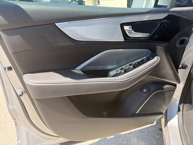 Used 2025 Acura MDX SH-AWD w/ Technology Package image 9