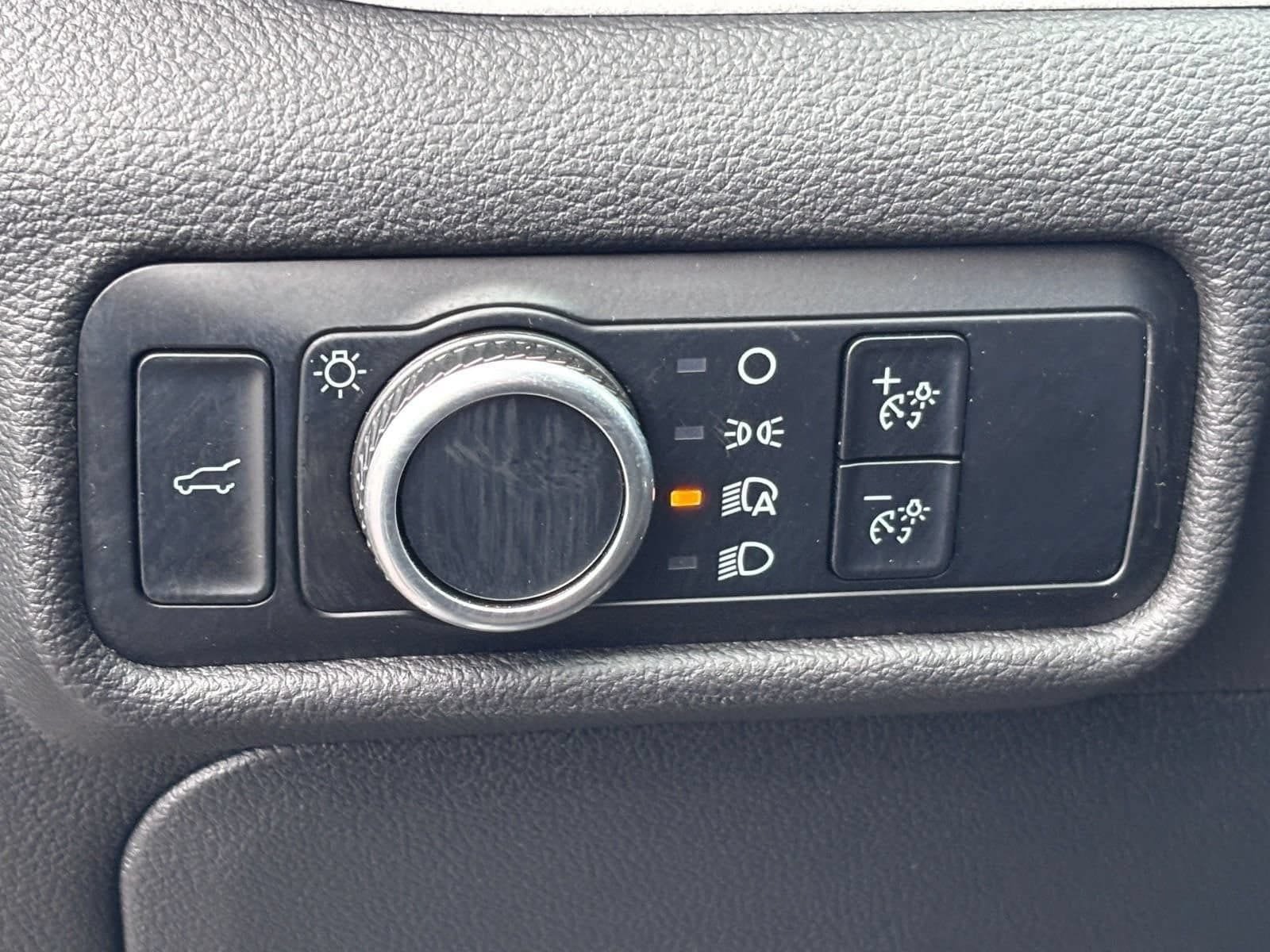 Used 2023 Ford Explorer XLT AWD/4WD image 23