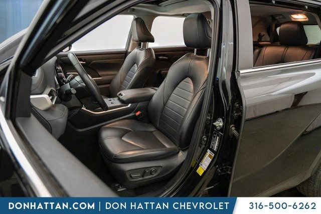 Used 2023 Toyota Highlander XLE image 4