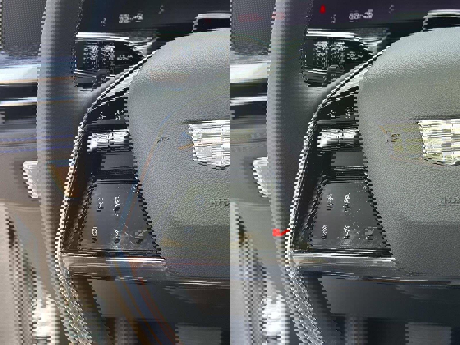 Certified 2025 Cadillac Escalade IQ Sport 1 w/ LPO, Premium Carpet Package image 32