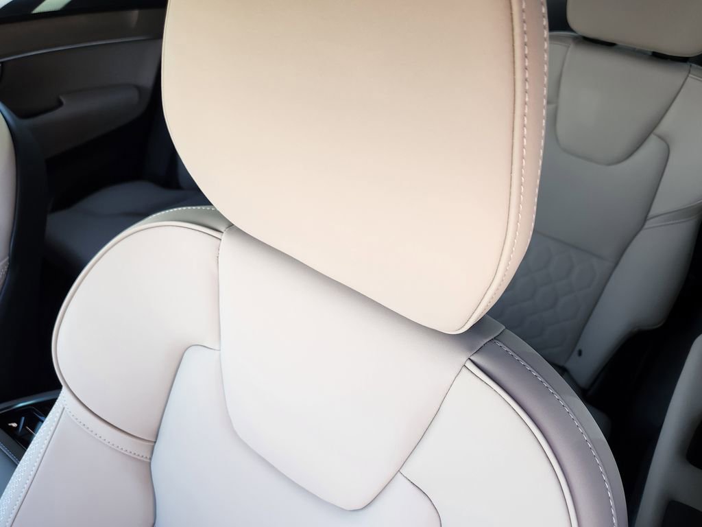 New 2026 Volvo XC90 B5 Plus w/ Protection Package Premier image 6