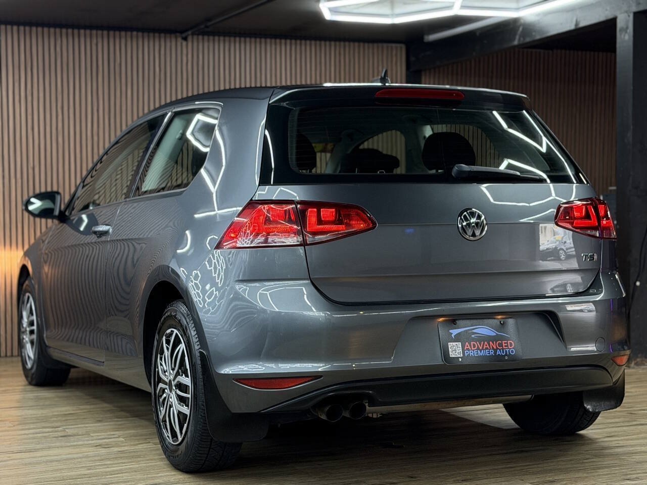 Used 2015 Volkswagen Golf S FWD image 9