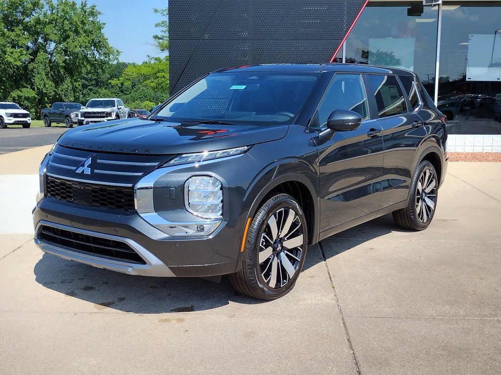 New 2025 Mitsubishi Outlander SE