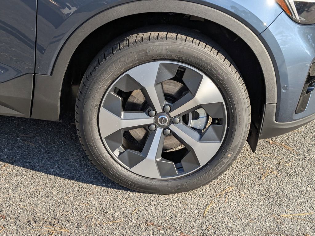 New 2026 Volvo XC40 B4 Plus w/ Protection Package Premier FWD image 11