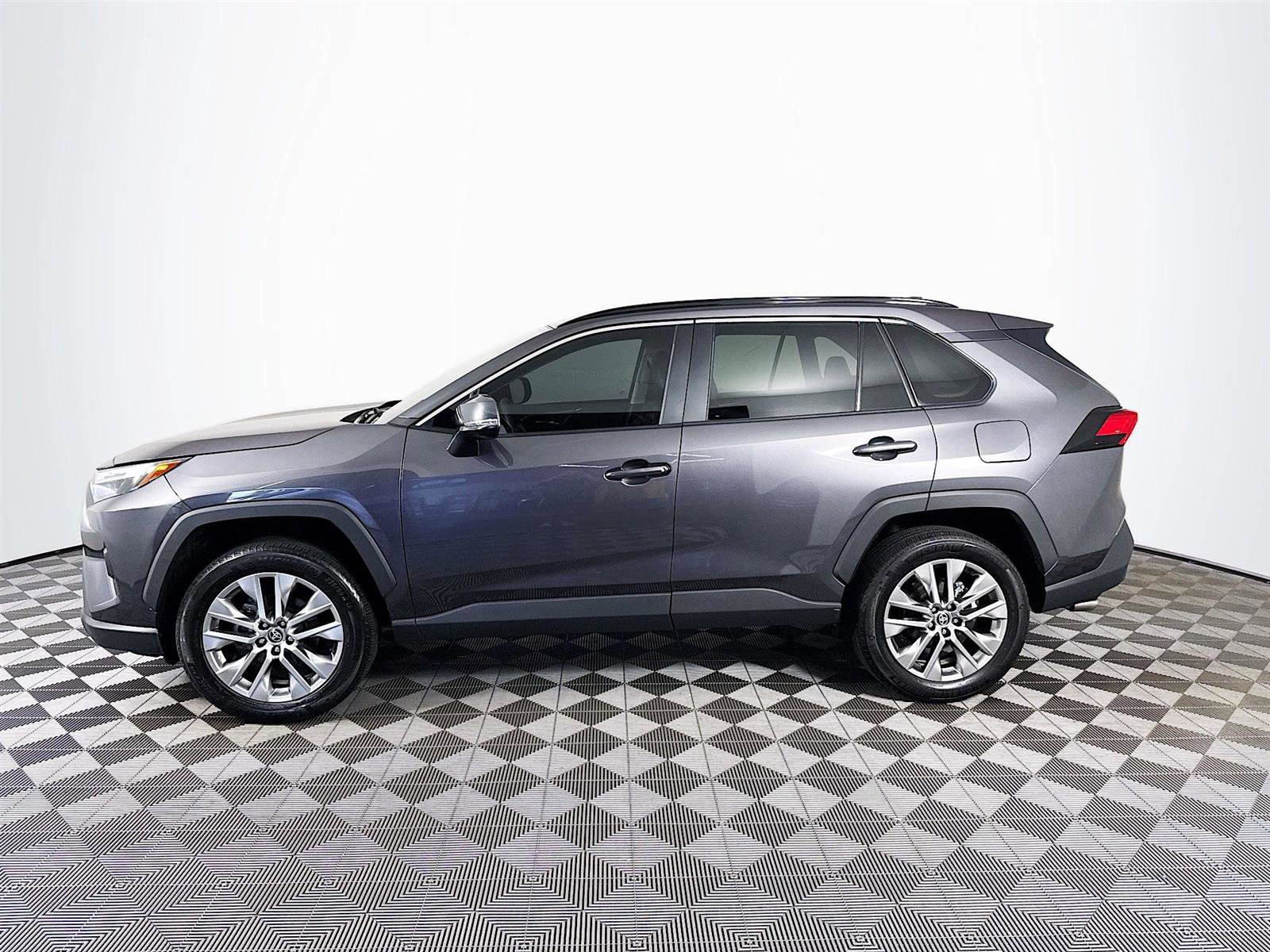 Used 2024 Toyota RAV4 XLE Premium image 5