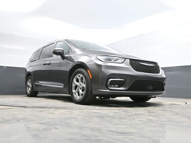 Used 2023 Chrysler Pacifica Limited FWD image 55