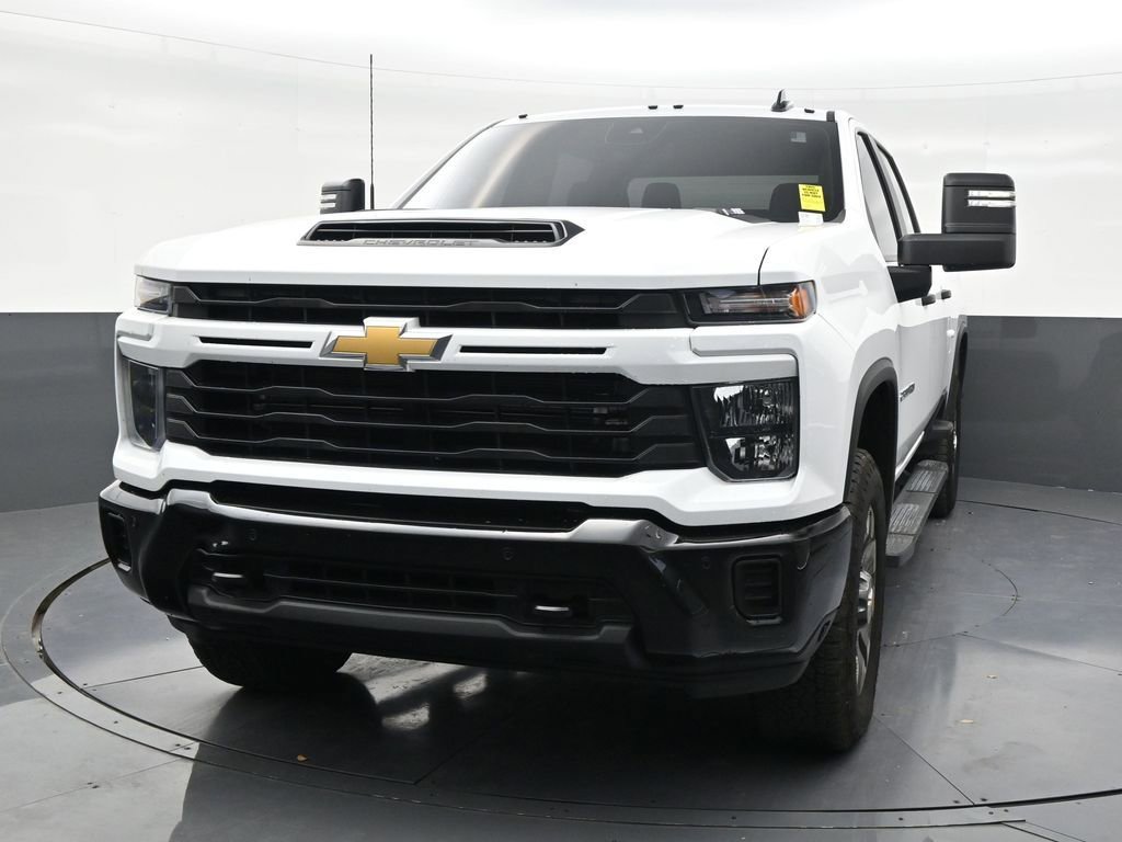 Used 2025 Chevrolet Silverado 2500 Custom w/ Custom Value Package AWD/4WD image 8