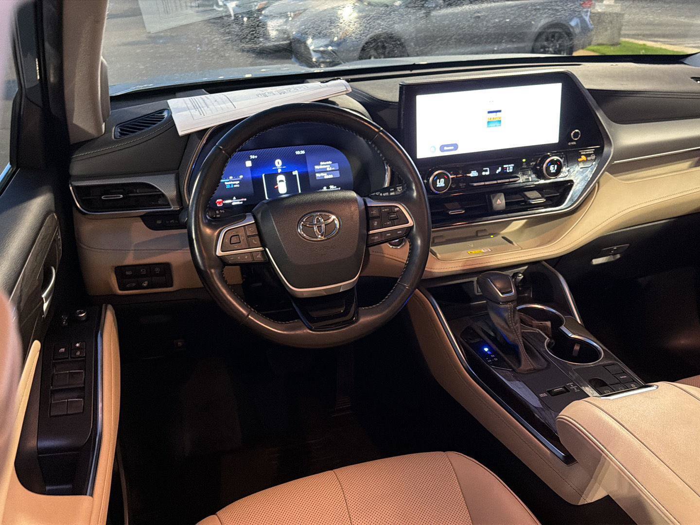 Used 2023 Toyota Highlander Platinum FWD image 19