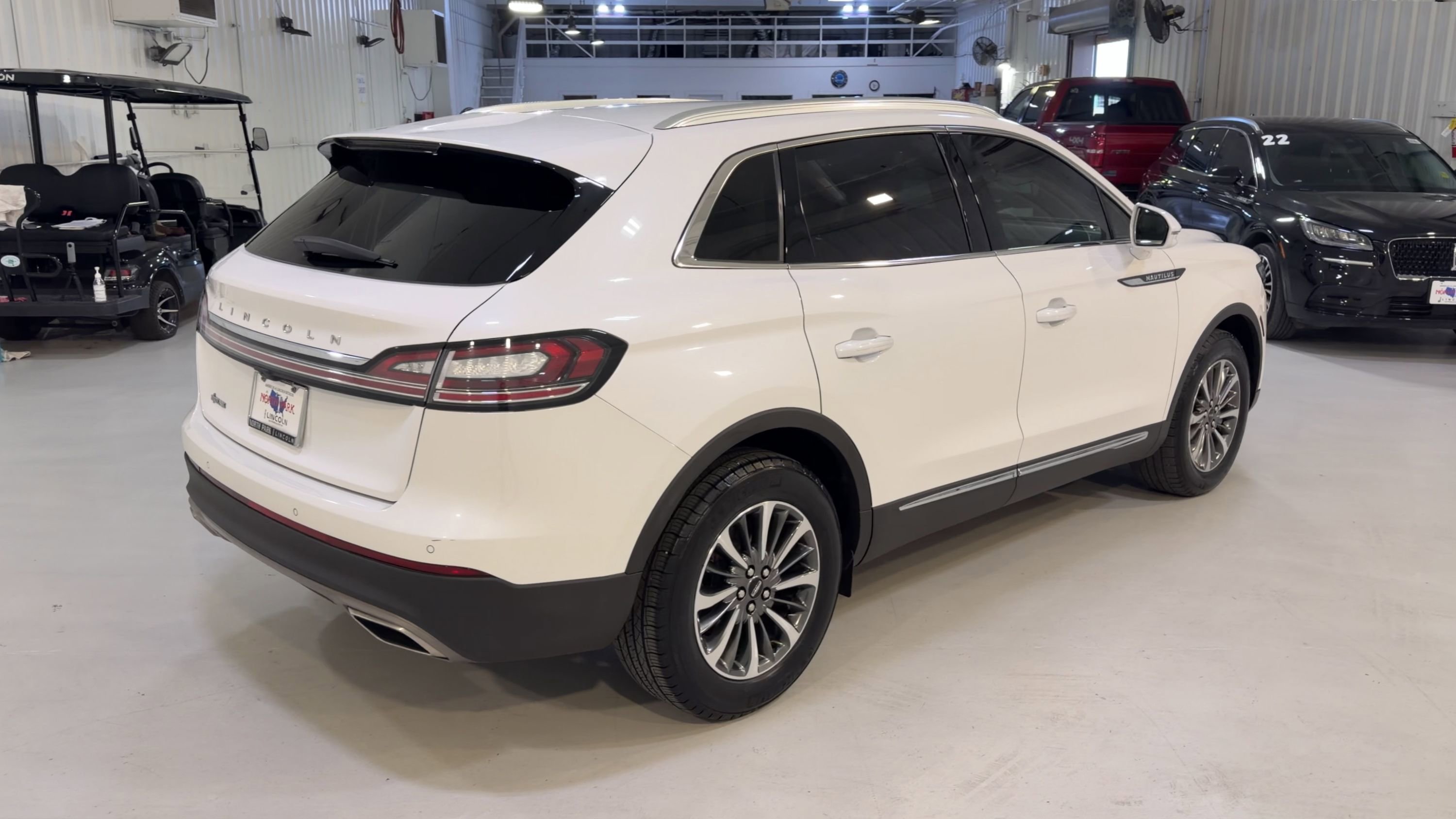 Used 2023 Lincoln Nautilus FWD w/ Premium Package image 9