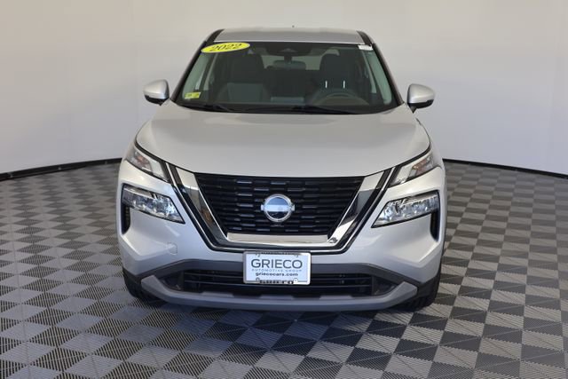 Used 2022 Nissan Rogue SV image 3
